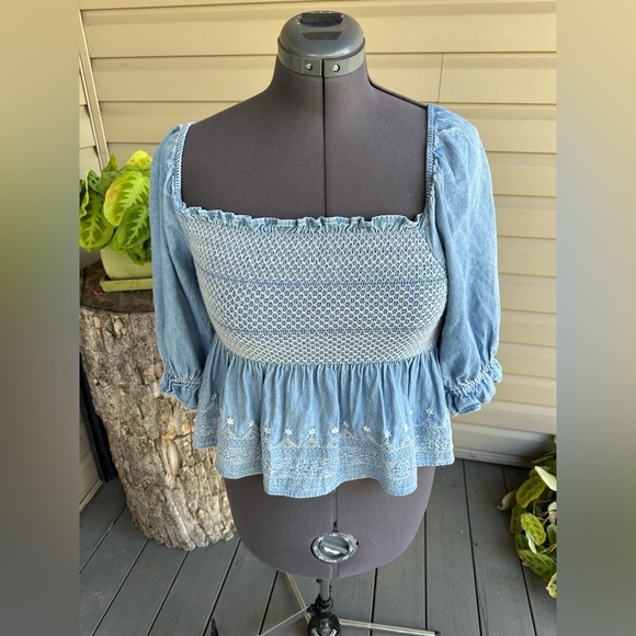 American Eagle Smocked Denim top - Picture 3 of 8